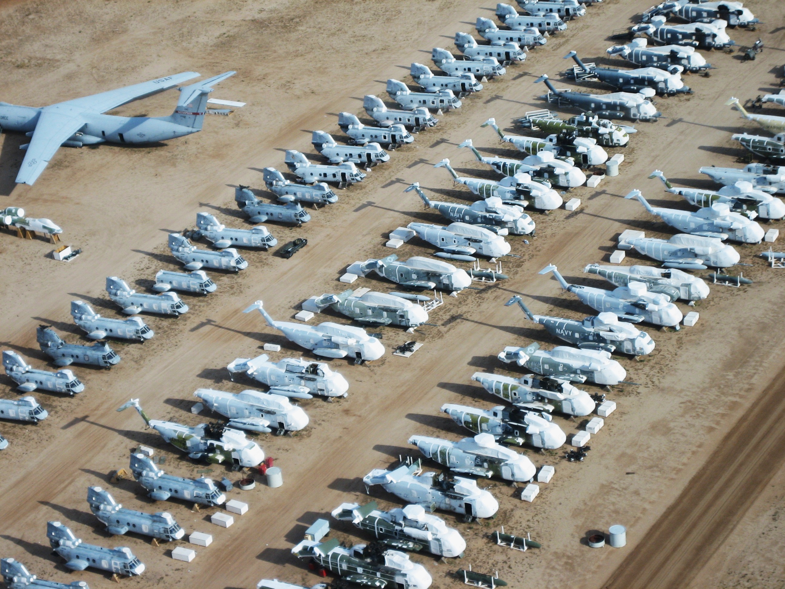 Техники самолетов. Девис Монтен авиабаза. Американская база ВВС Davis-Monthan Air Force Base. Кладбище самолетов Девис-Монтен. Авиабаза Девис-Монтен в Аризоне.