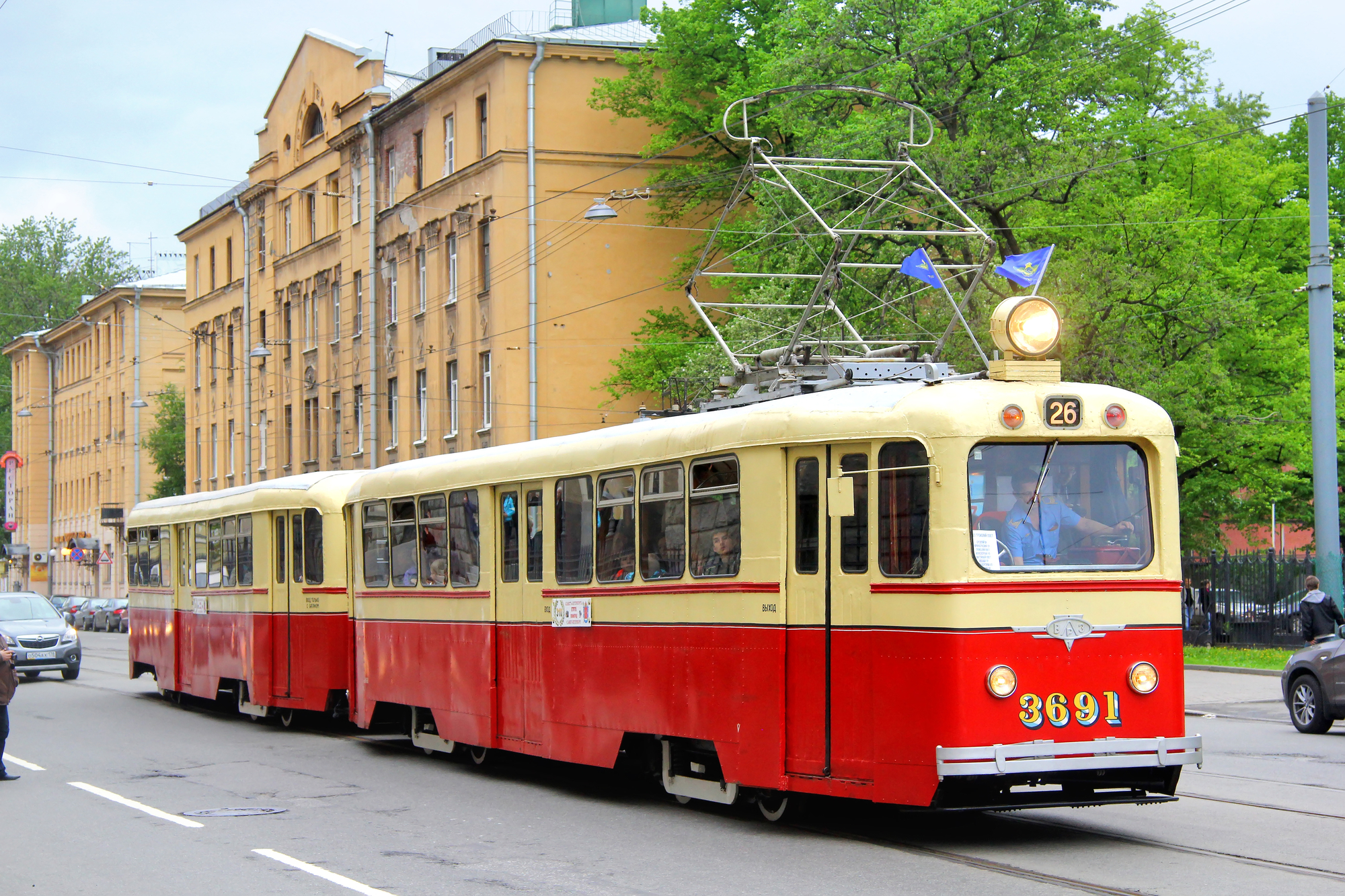 Где трамвай еду. Парад ретро трамваев в СПБ. Парад ретро трамваев 2013.