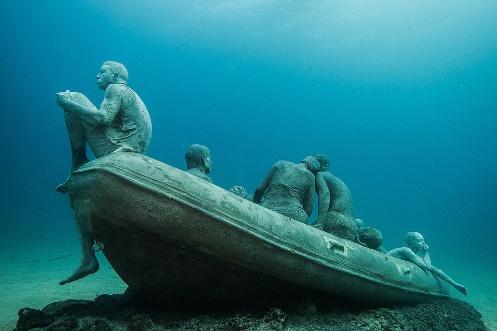 Люди на дне моря