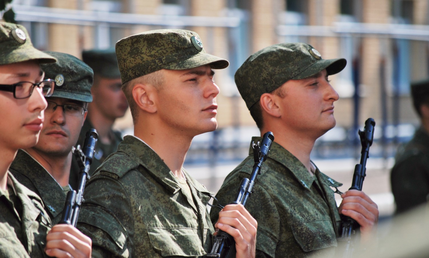 Гражданский солдат. Альтернативные войска. Солдат и Гражданский. Присяга альтернативной службы. Срочников рабочий.