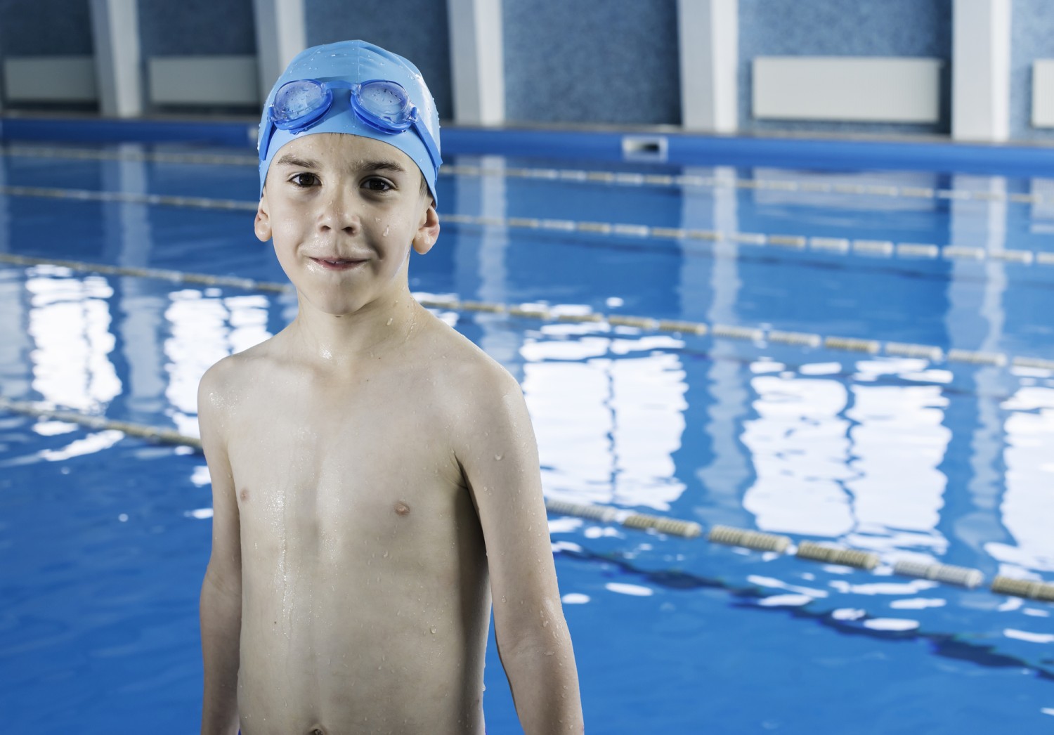 Boys swim. Мальчики в бассейне. Boy в бассейне. Мальчики в бассейне boy Swim.