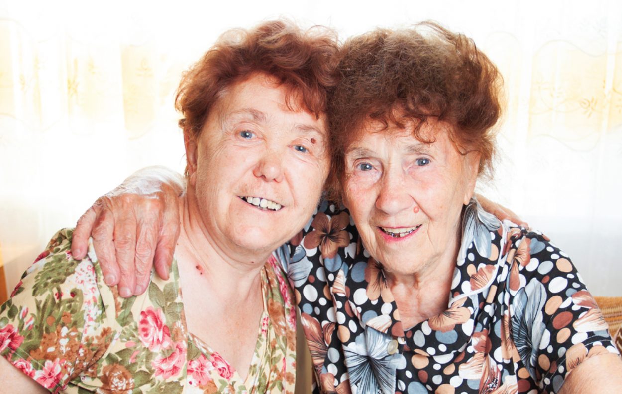 Фото двух бабушек