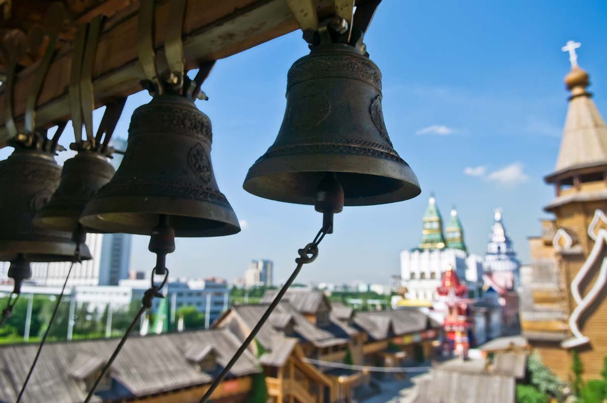 Колокола на колокольне в Измайловском Кремле