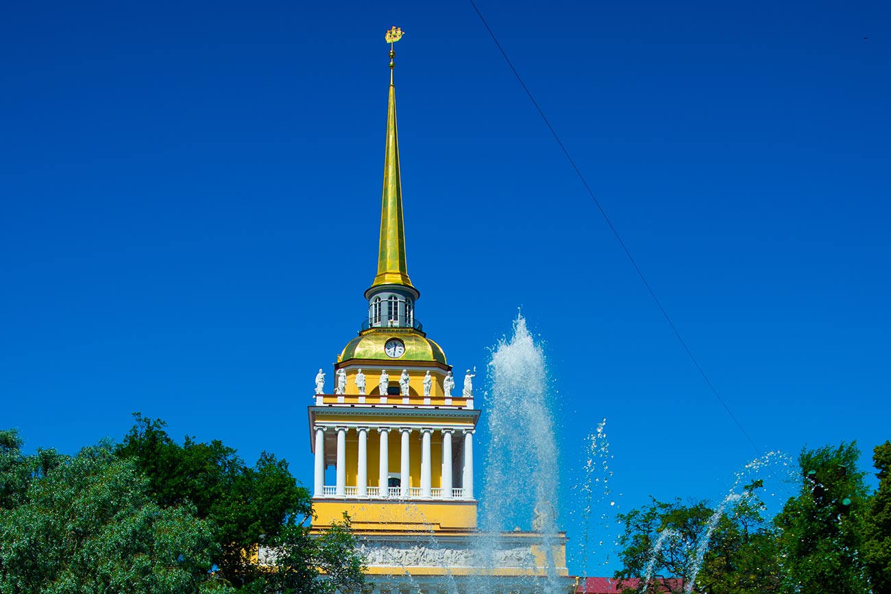 Адмиралтейство корабли. Кораблик Адмиралтейство в Санкт-Петербурге. Шриль Адмиралтейство в Санкт-Петербурге. Шпиль на здании Адмиралтейства в Санкт-Петербурге. А Д Захаров Адмиралтейство в Санкт-Петербурге шпиль с корабликом.