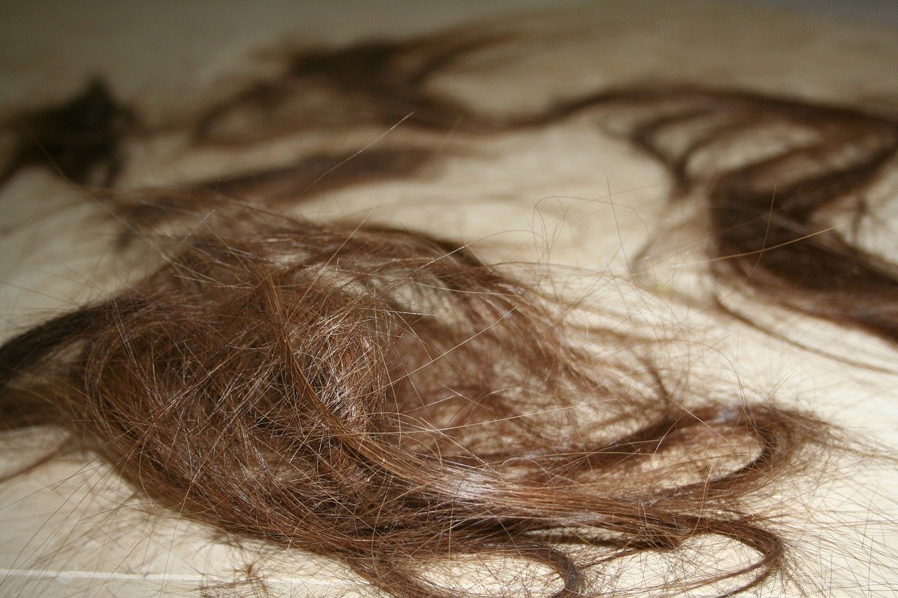 Как пришить отрезанные волосы