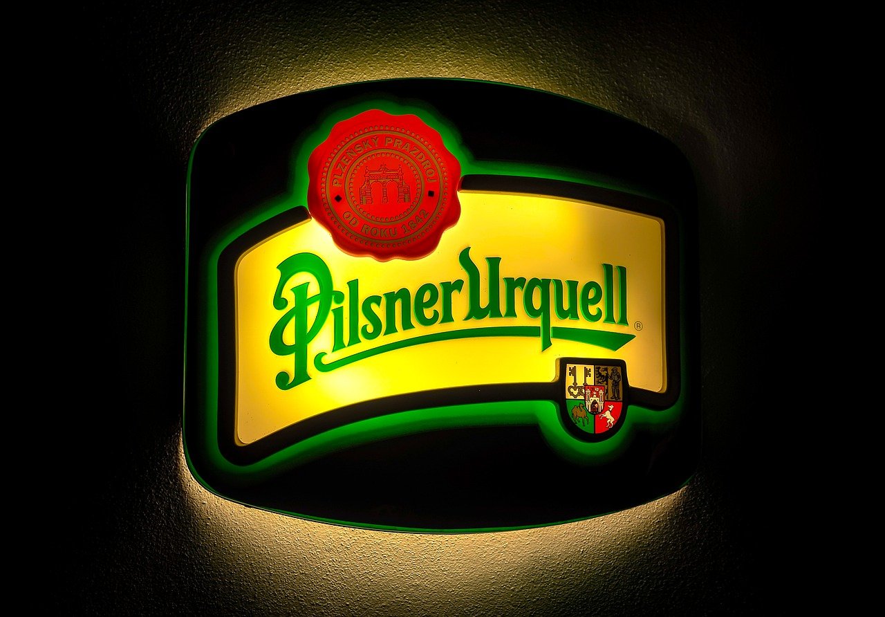 Pilsner Urquell пиво лого
